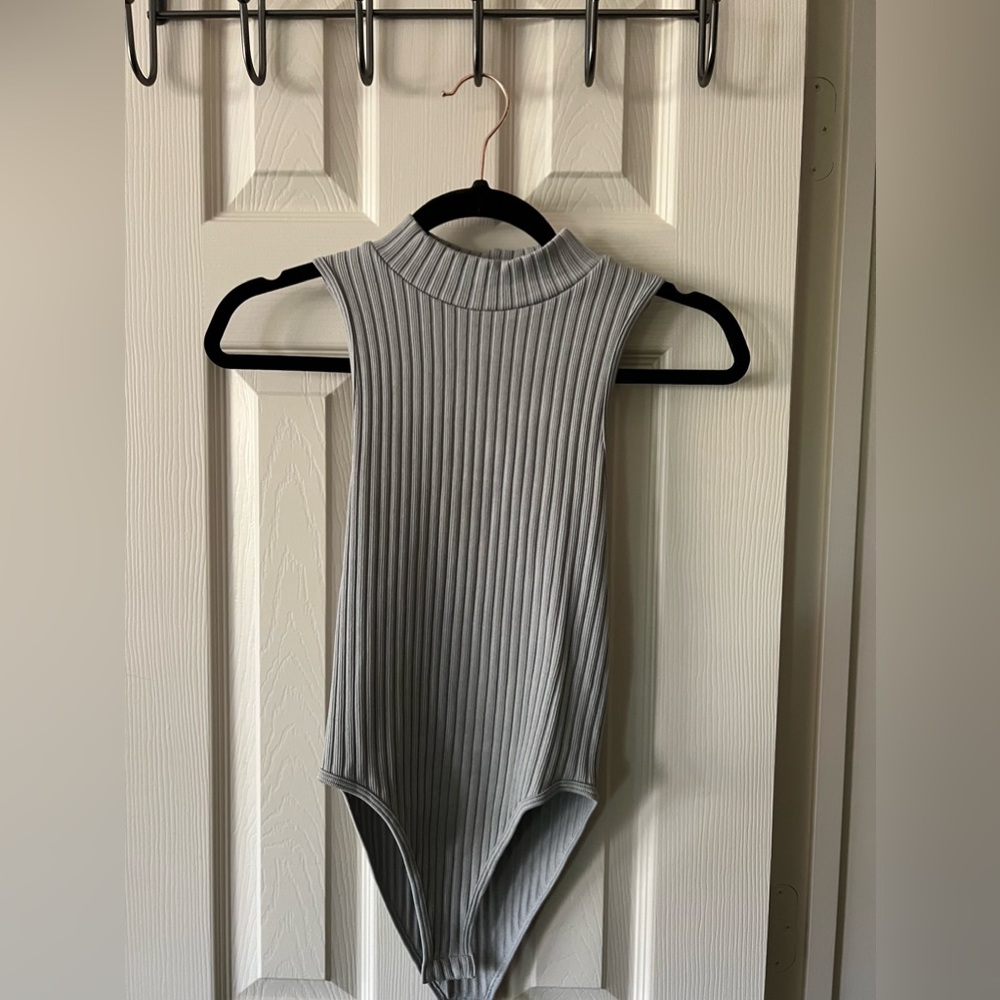 ZARA gray ribbed sleeveless turtleneck bodysuit